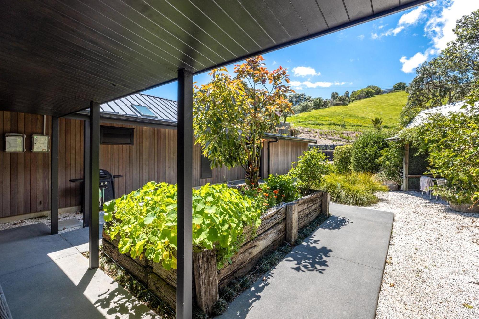 The Moorings Studio Apartments Oneroa Exterior photo